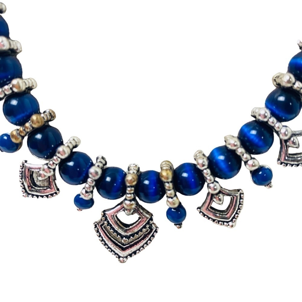 Vintage Avon Y2K Glass Blue Cat Eye Beaded Silver Tone Accents Necklace From The